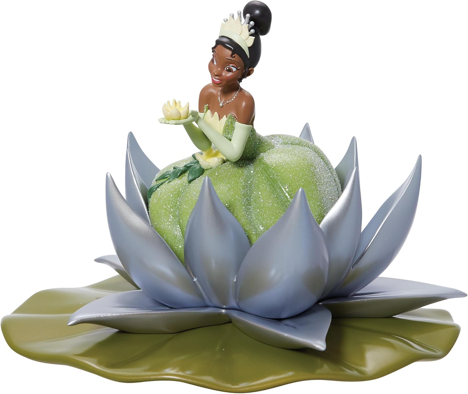 Tiana in Seerose B-Ware! - Disney 100 - Küss den Frosch Icon Figur - Disney Showcase Figur 6013335 Tiana in Seerose B-Ware! - Disney 100 - Küss den Frosch Icon Figur - Disney Showcase Figur 6013335