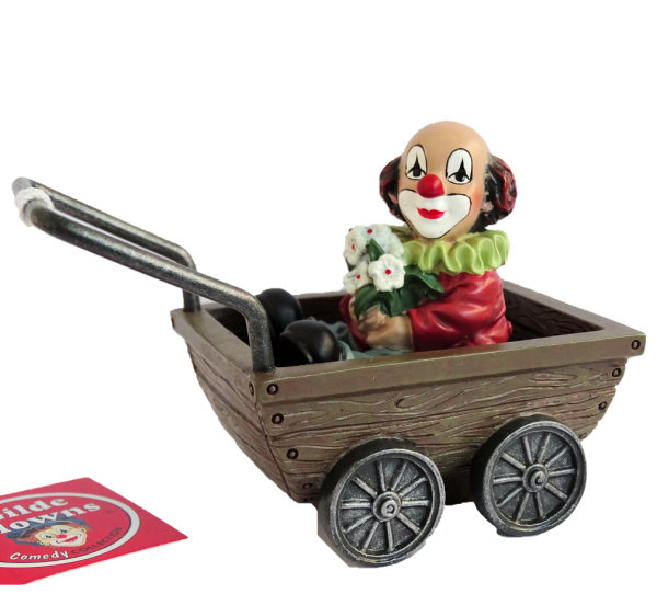Gilde Handwerk, Gilde Clowns, Gilde Clown im Kinderwagen mit roter Jacke und Blumenstrauß, Clown im Kinderwagen, Die Blumigen im Kinderwagen, 35621